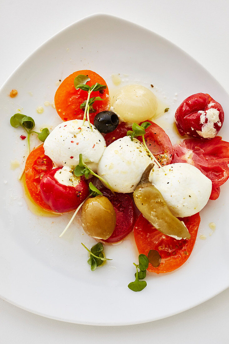 Mozzarella with tomatoes, olives and chilli
