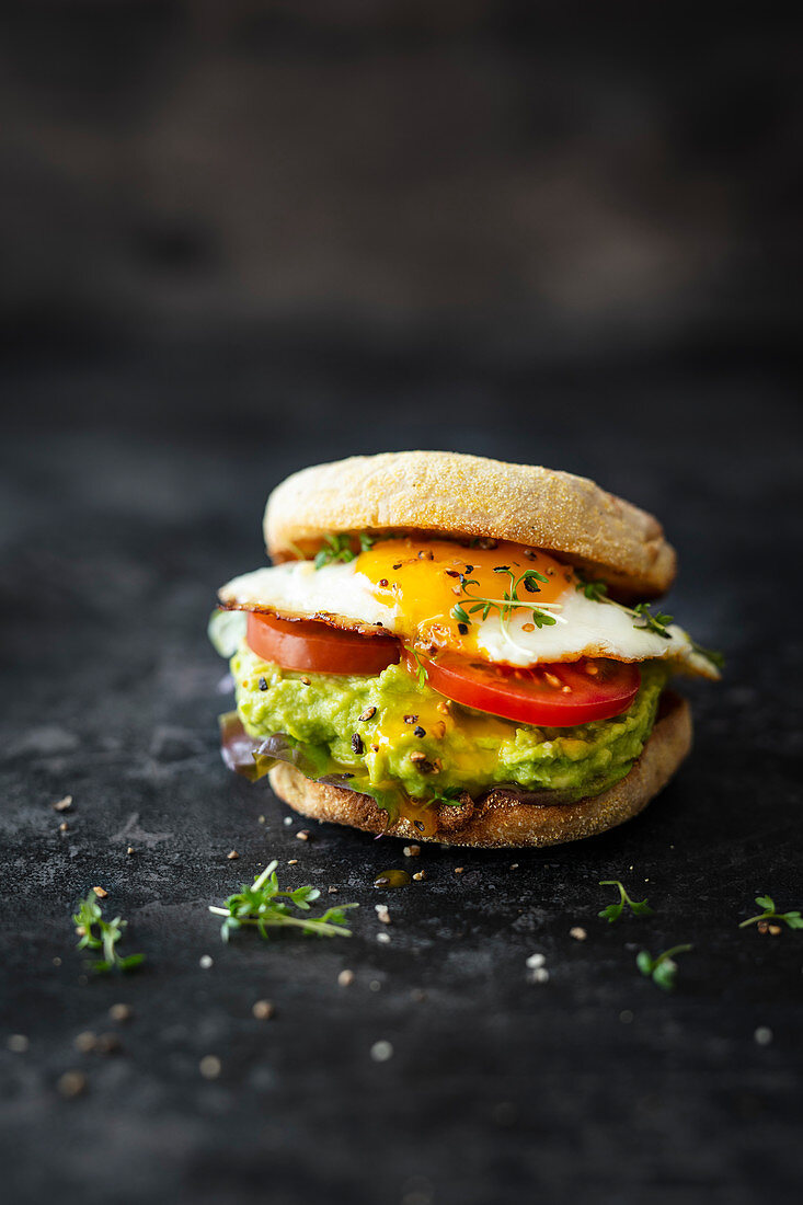 Toasties with avocado, tomato and fried egg