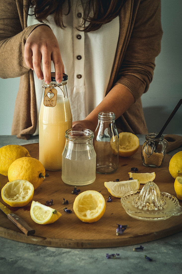 Frische Limonade zubereiten