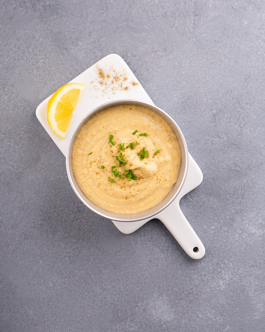 Pepper hummus with ginger