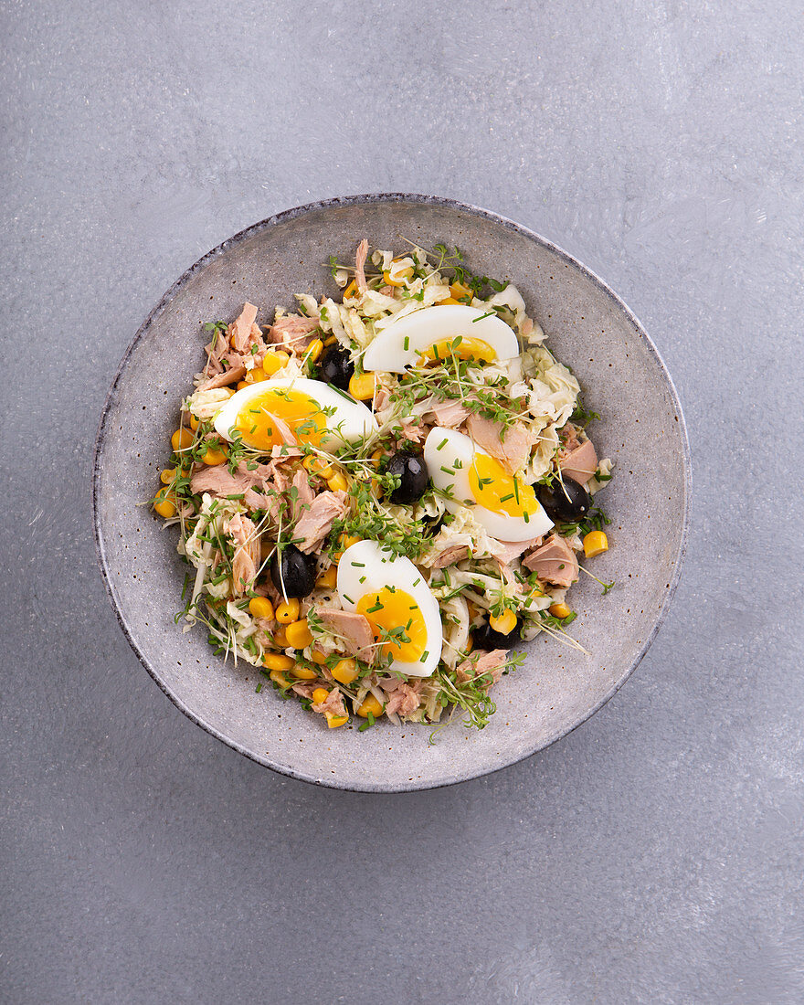 Tuna salad with Chinese cabbage, sweetcorn, egg and olives