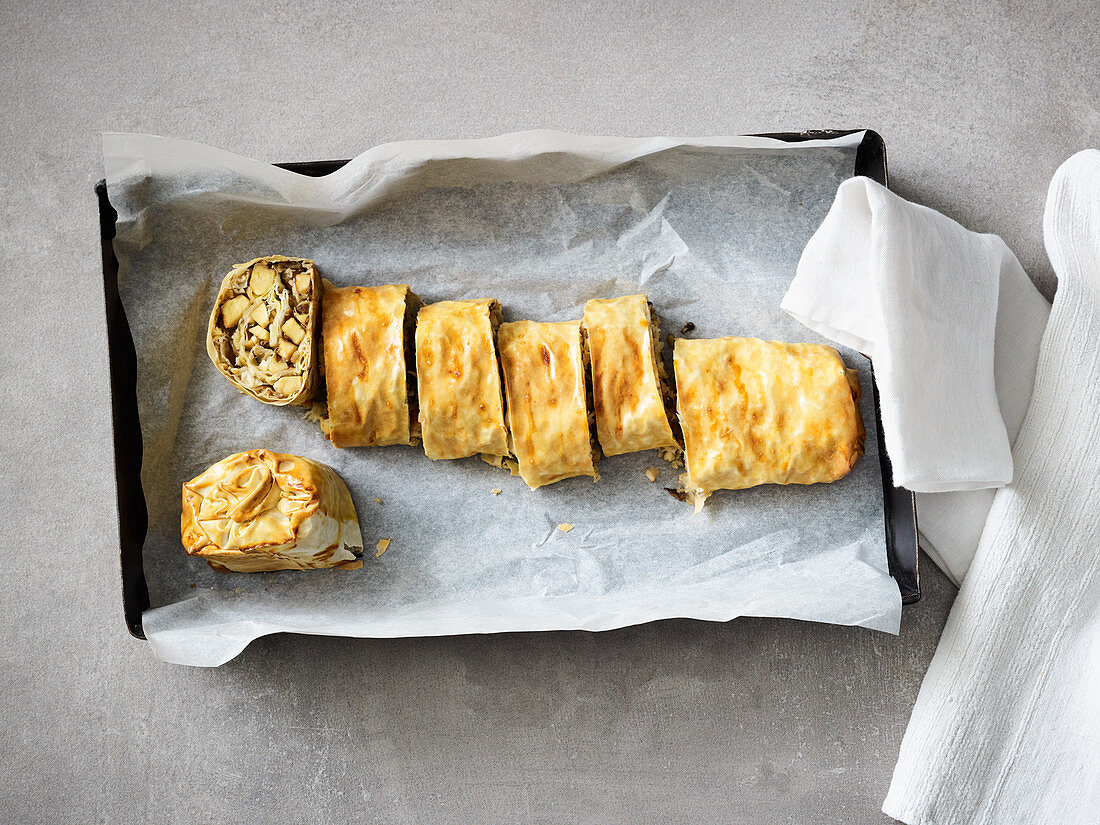 Saurkraut strudel with tofu