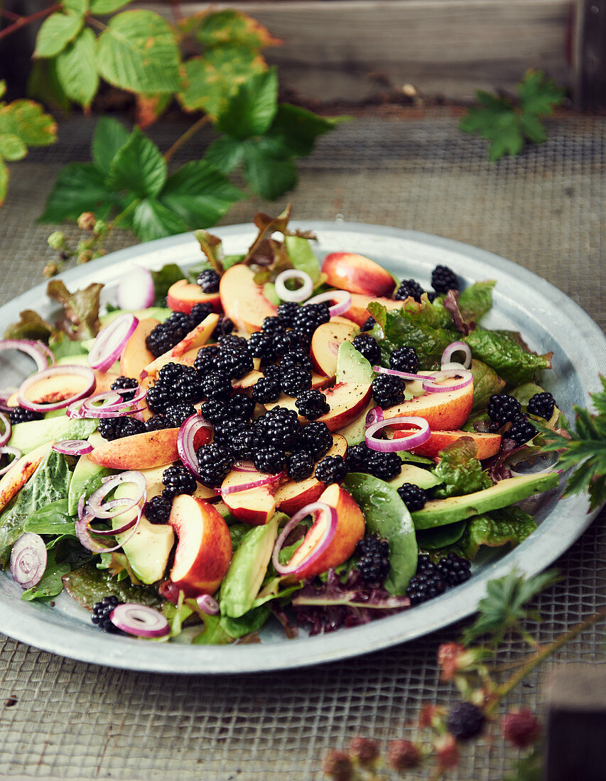 Brombeersalat mit Spinat, Avocado und Nektarinen