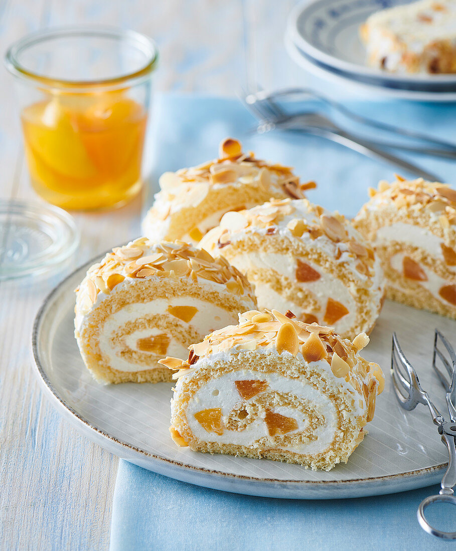 Jellyroll with apricots