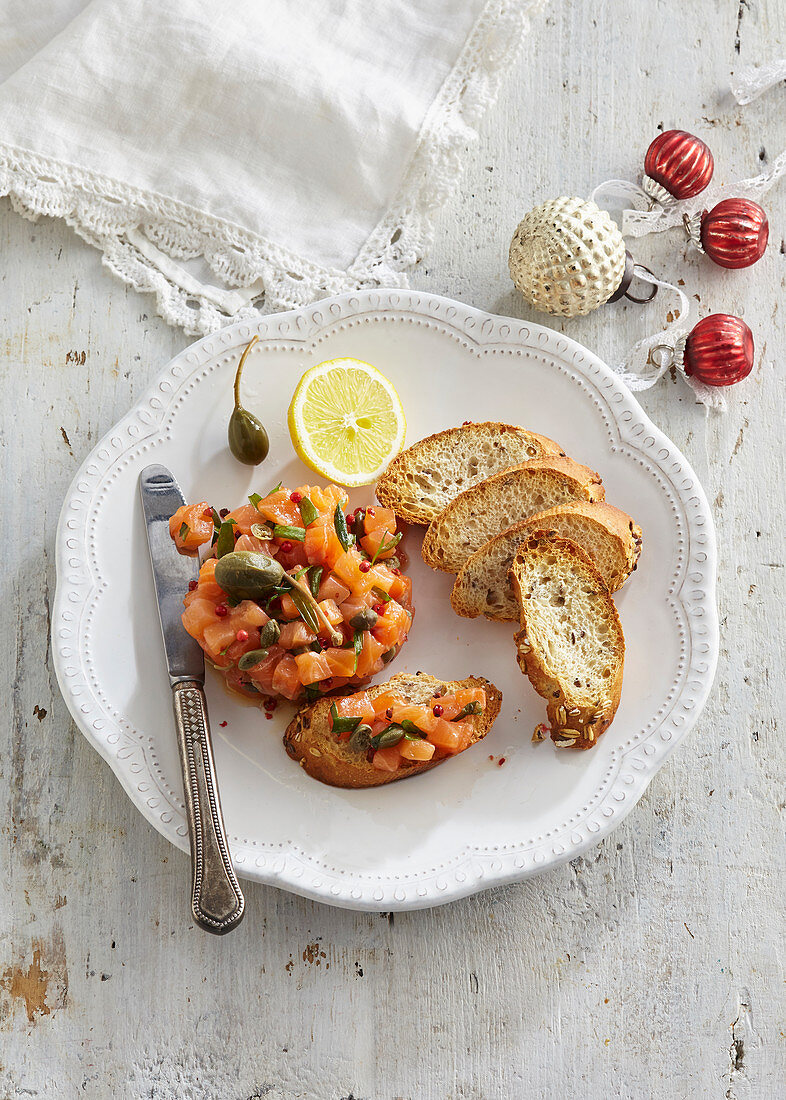 Salmon tartare with capers and roasted bread