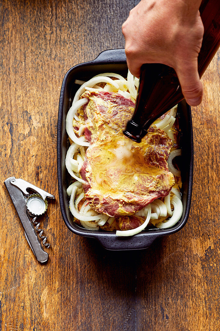 Marinating meat with onions, mustard and beer