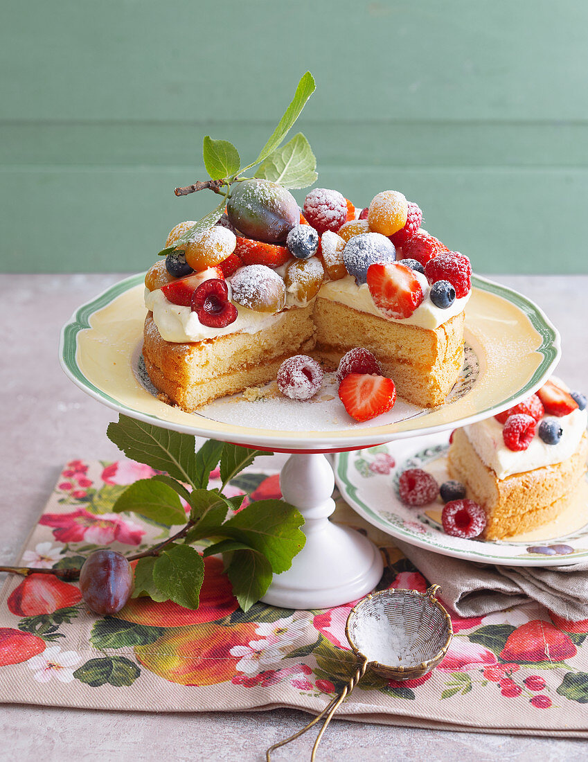 Beeren-Sahne-Torte