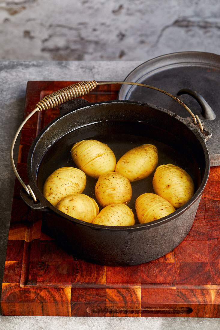 Hasselback-Kartoffeln zubereiten