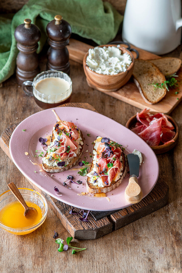 Toast with proscuitto and cream cheese