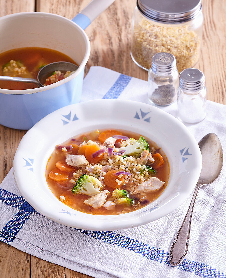 Poultry broth with bulgur