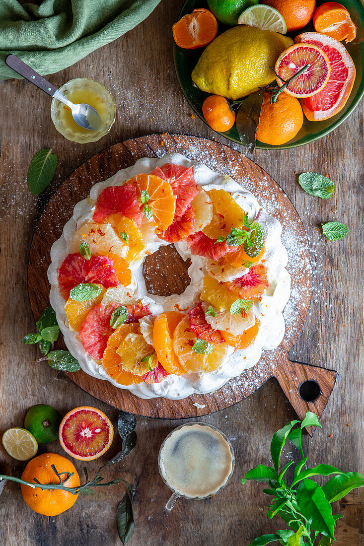 Pavlova mit Zitrusfrüchten