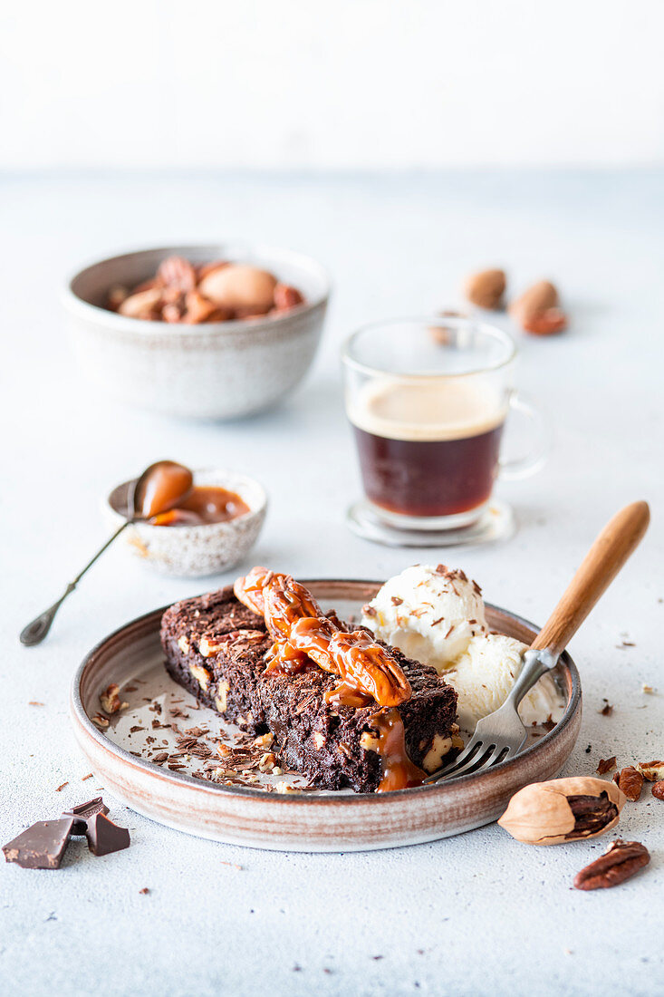 Pecan caramel brownie