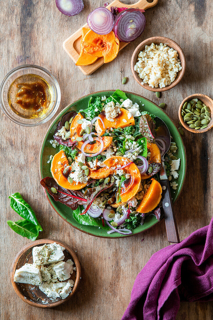 Kürbissalat mit Graupen und Feta