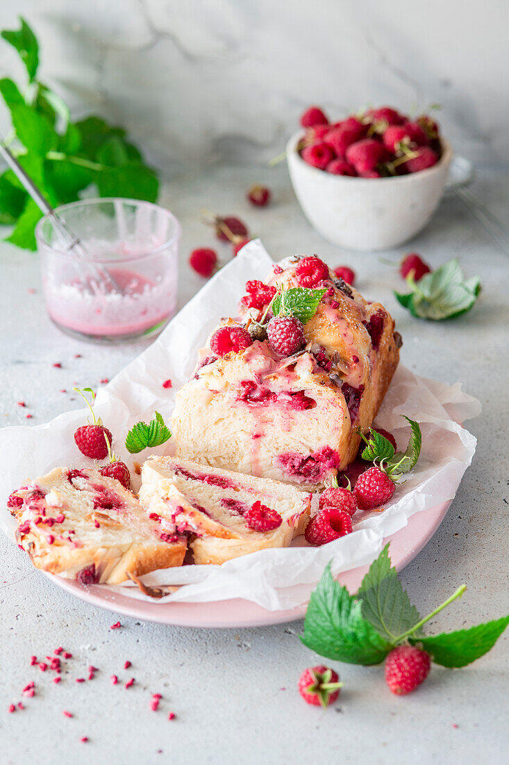 Raspberry babka