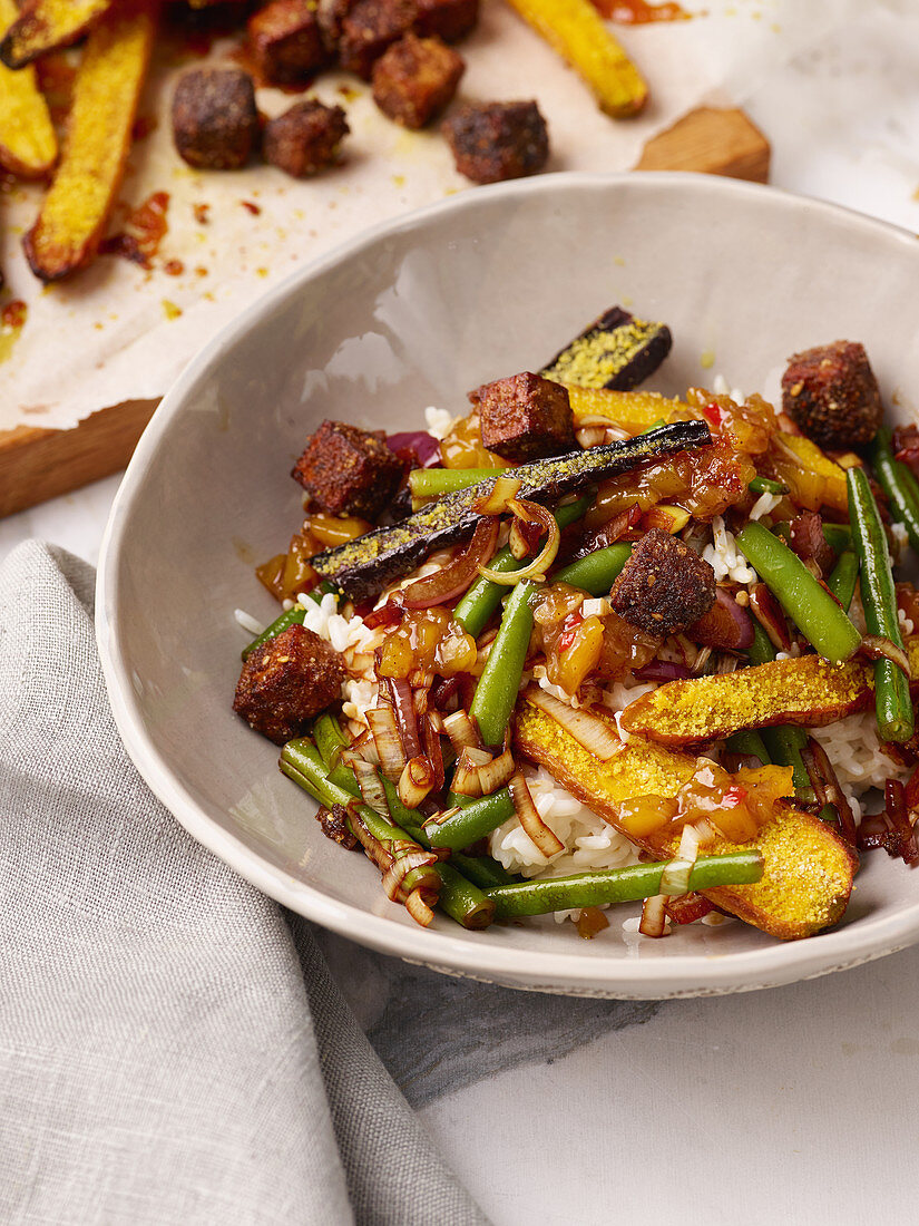 Curry bowl with crispy tofu