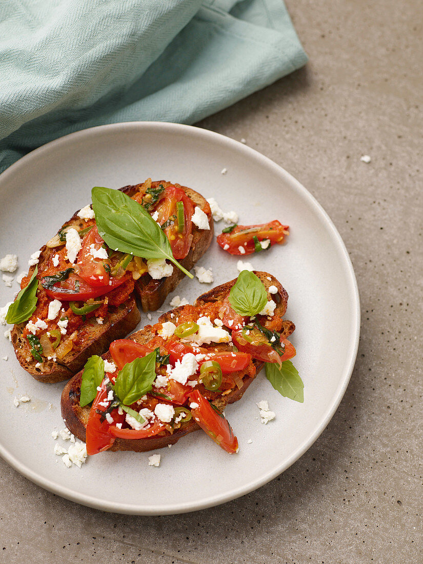 Red pesto bread with vegan feta substitute