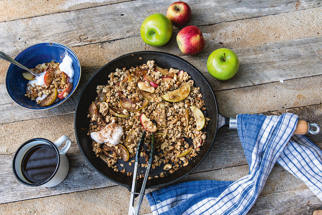 Braised apples with granola