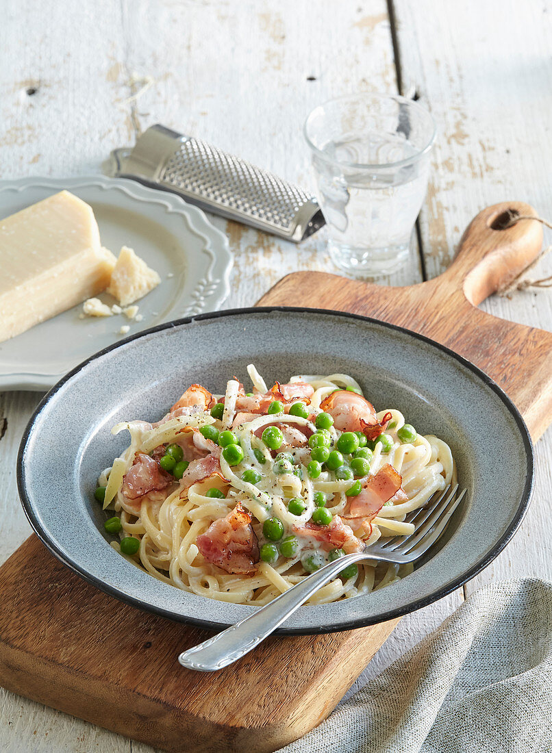 Linguine with streaky bacon and peas