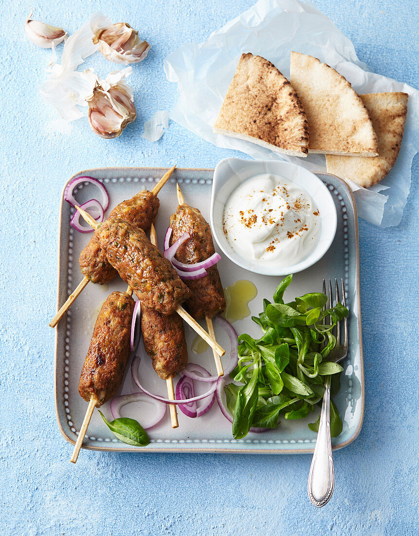 Hähnchen-Kebab mit Joghurtdip