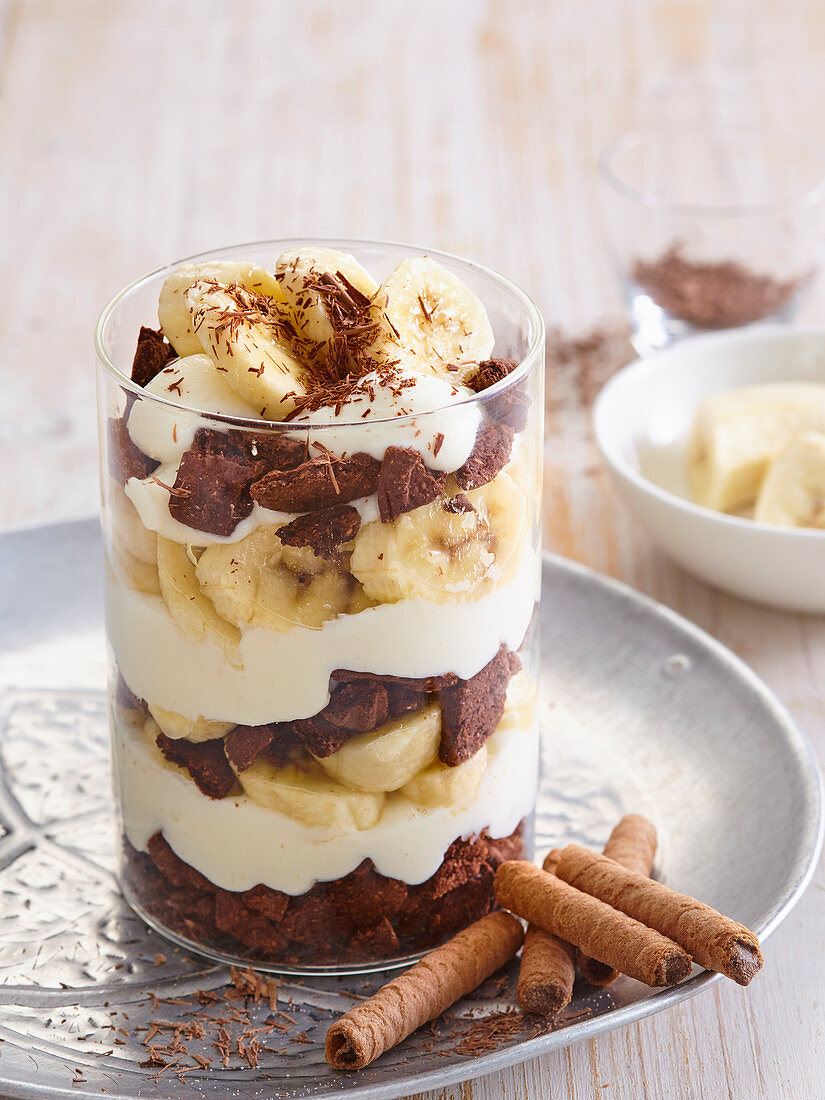 Bananen-Schoko-Schichtdessert mit Vanillepudding