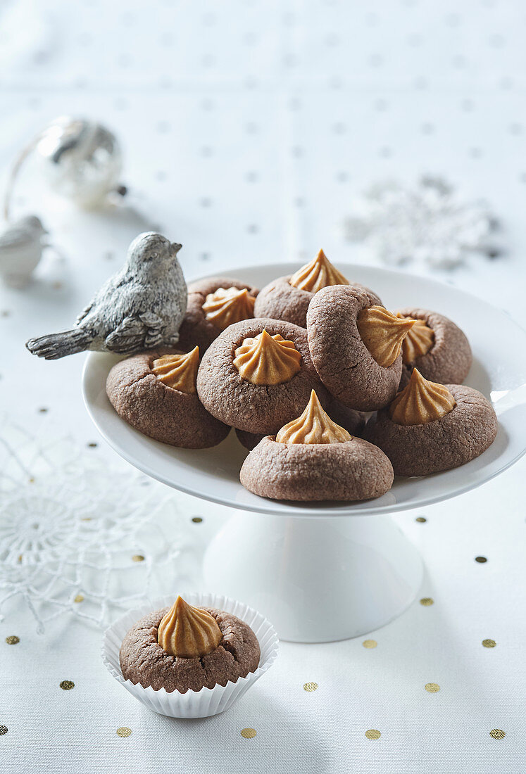 Cocoa cookies with caramel cream