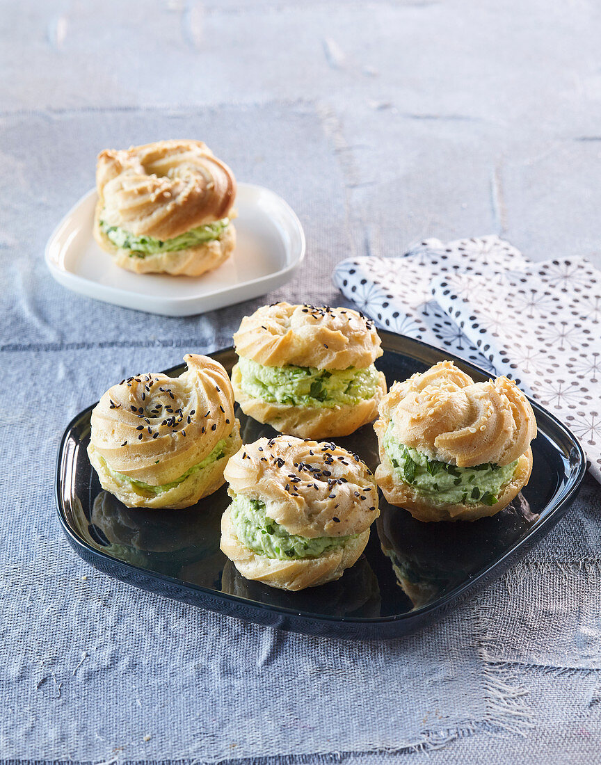 Salty pinwheels with avocado cream