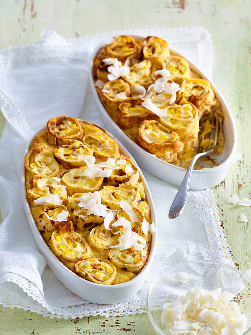 Gratinated pancakes with custard and mango