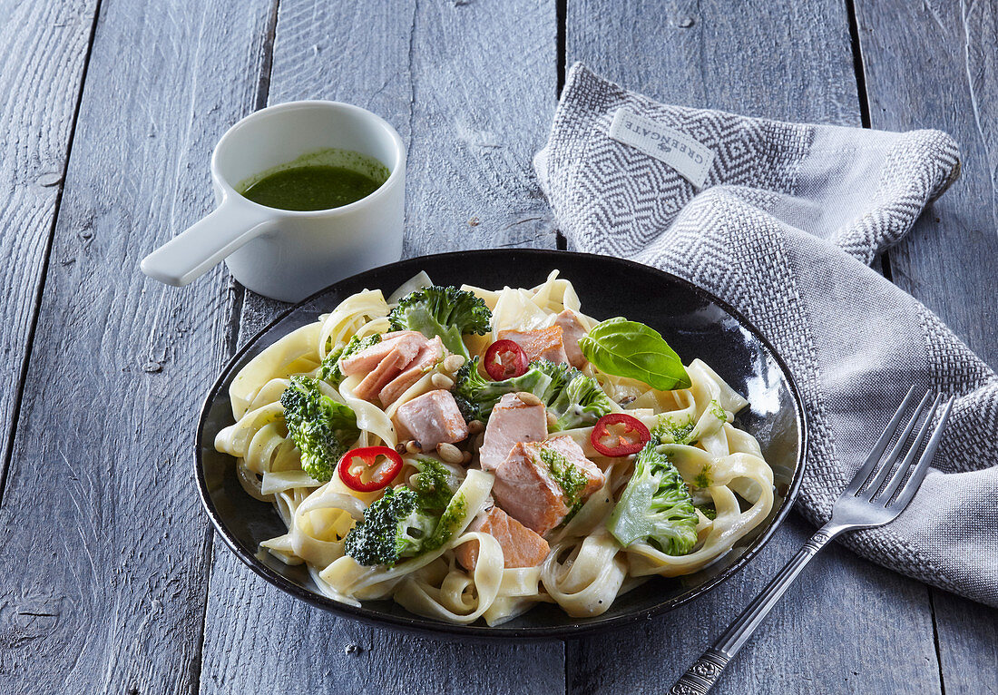 Pasta with salmon and broccoli