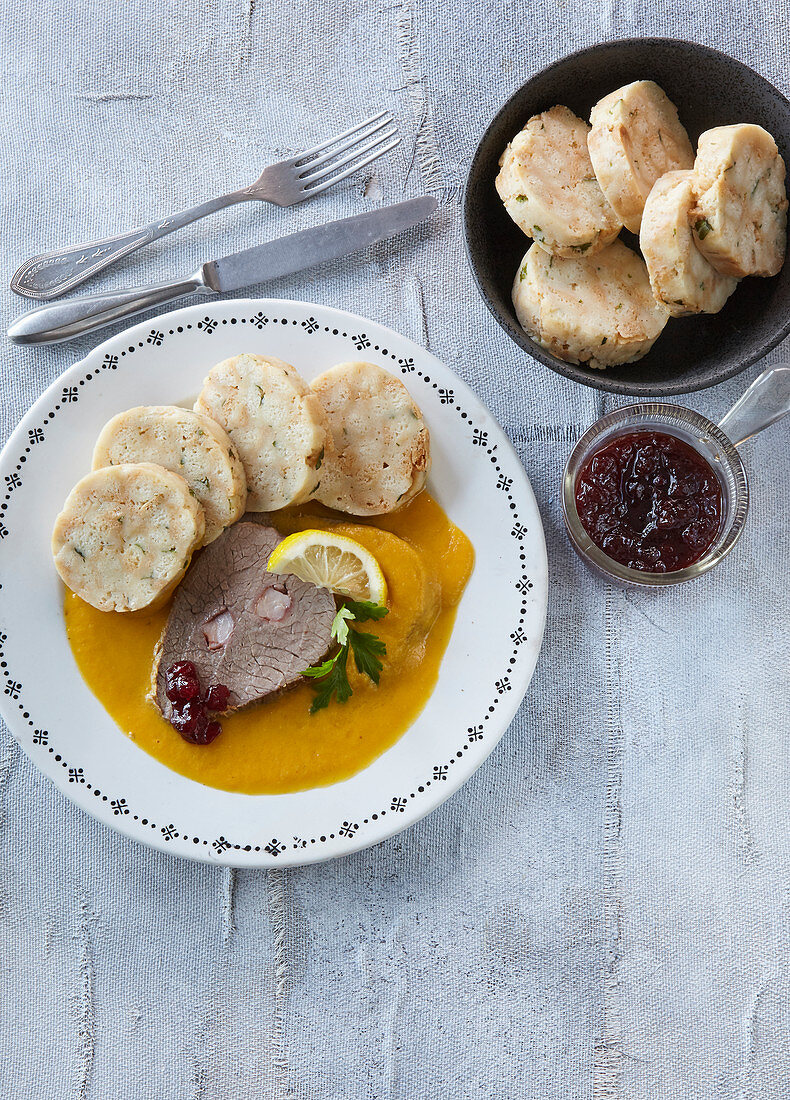 Roast beef with cream sauce