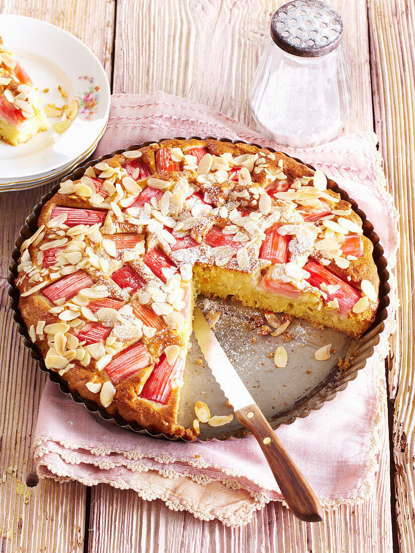 Rhubarb cake with marchpane and almonds