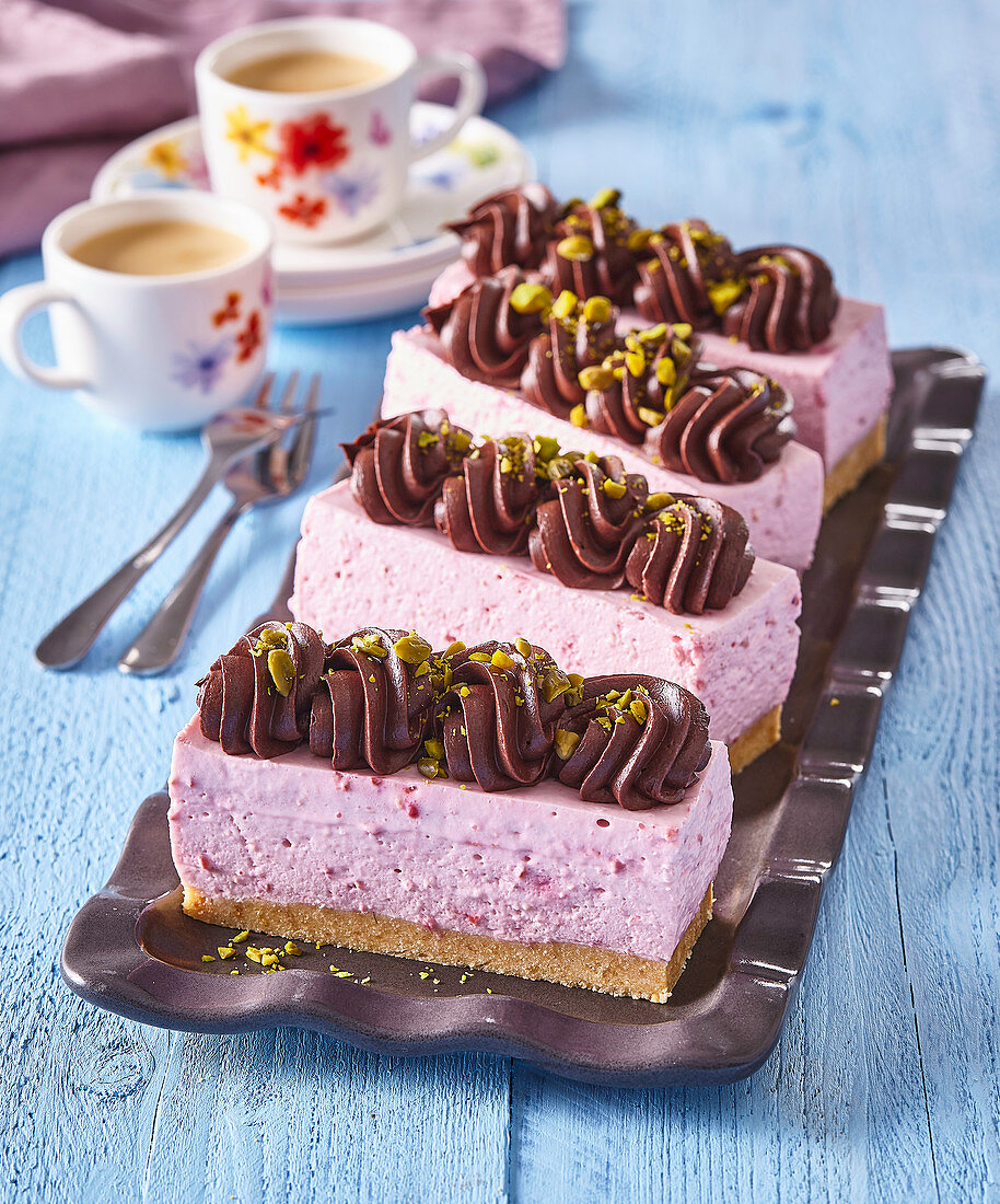 Raspberry cuts with dark chocolate cream