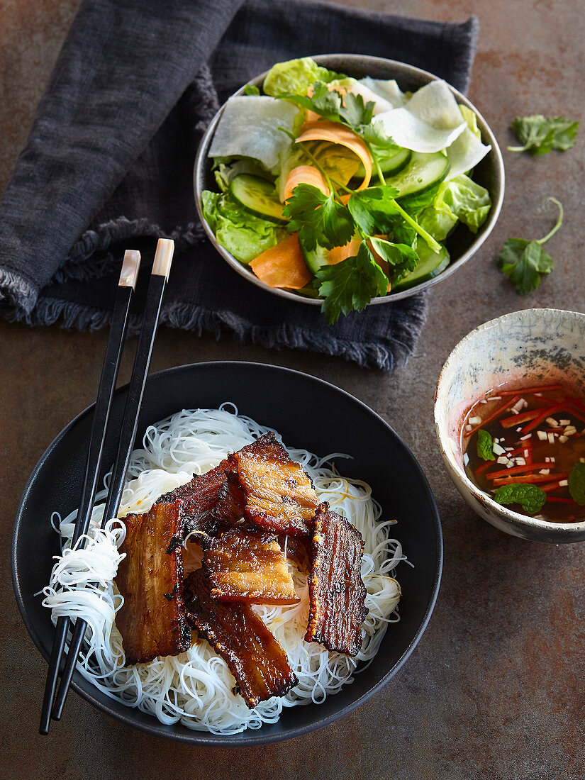 Bun Cha (vietnamesisches gegrilltes Schweinefleisch)