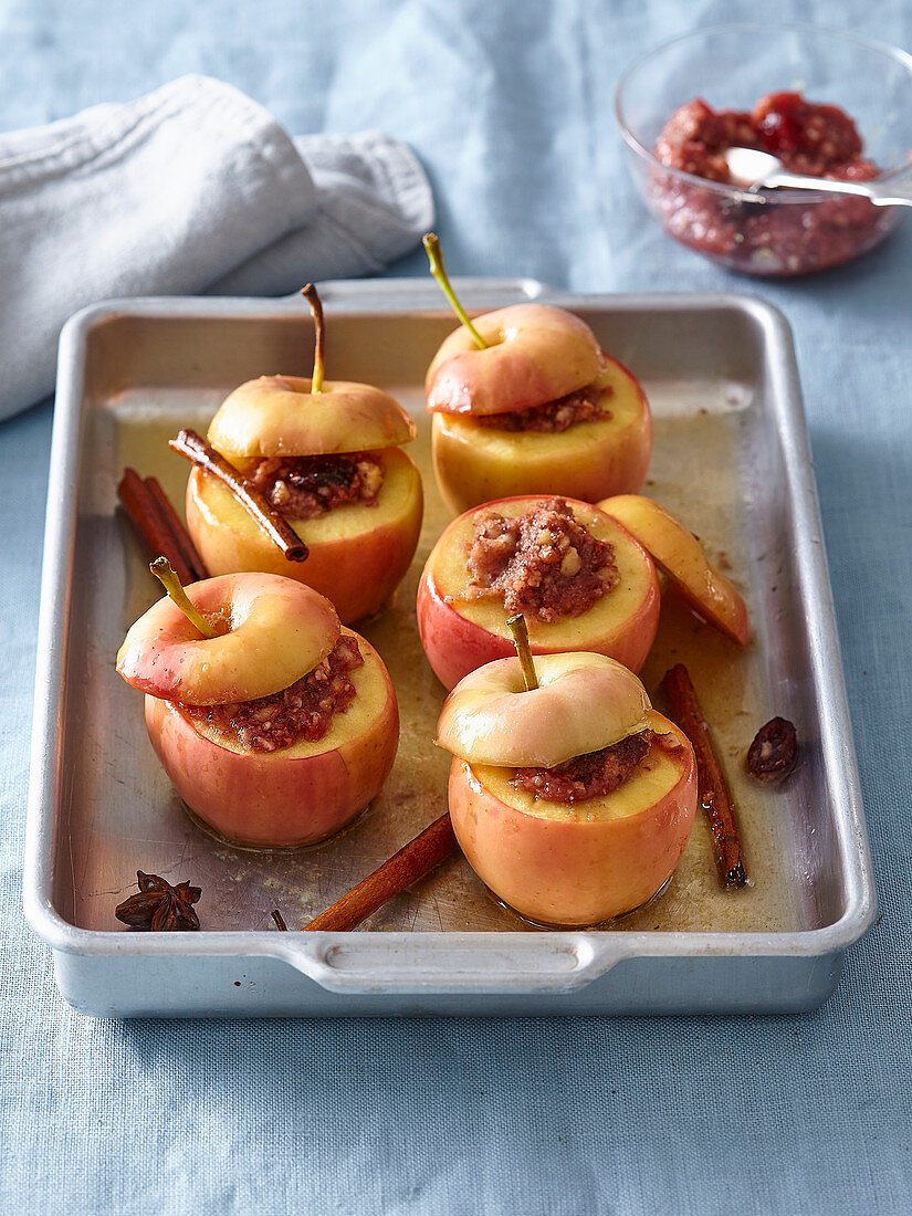 Baked apples with walnuts