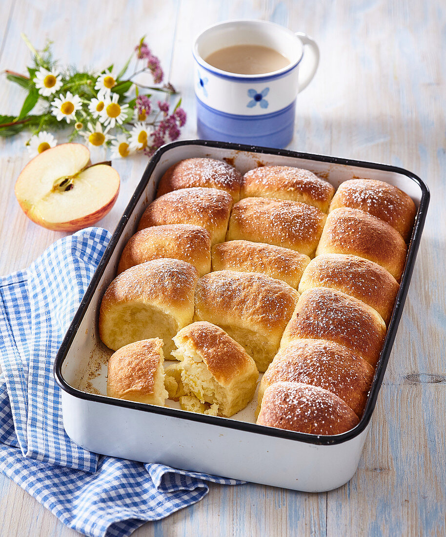 Sweet buns with custard and apples