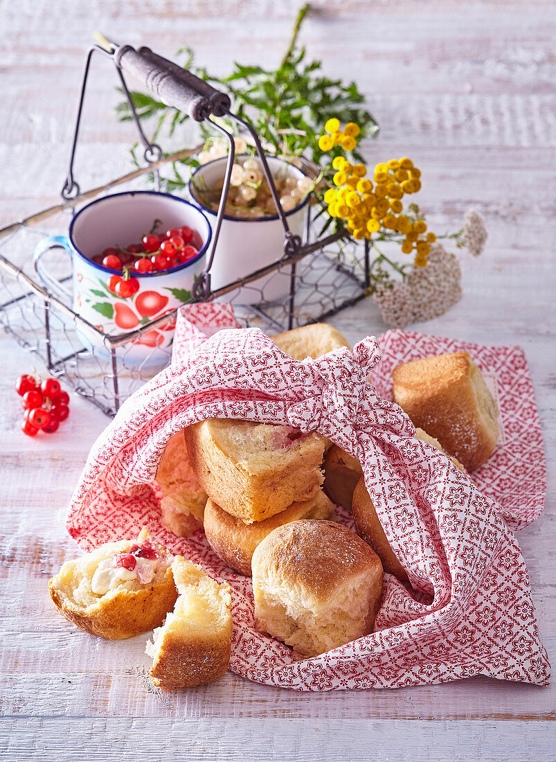 Sweet pastries with custard and red currant
