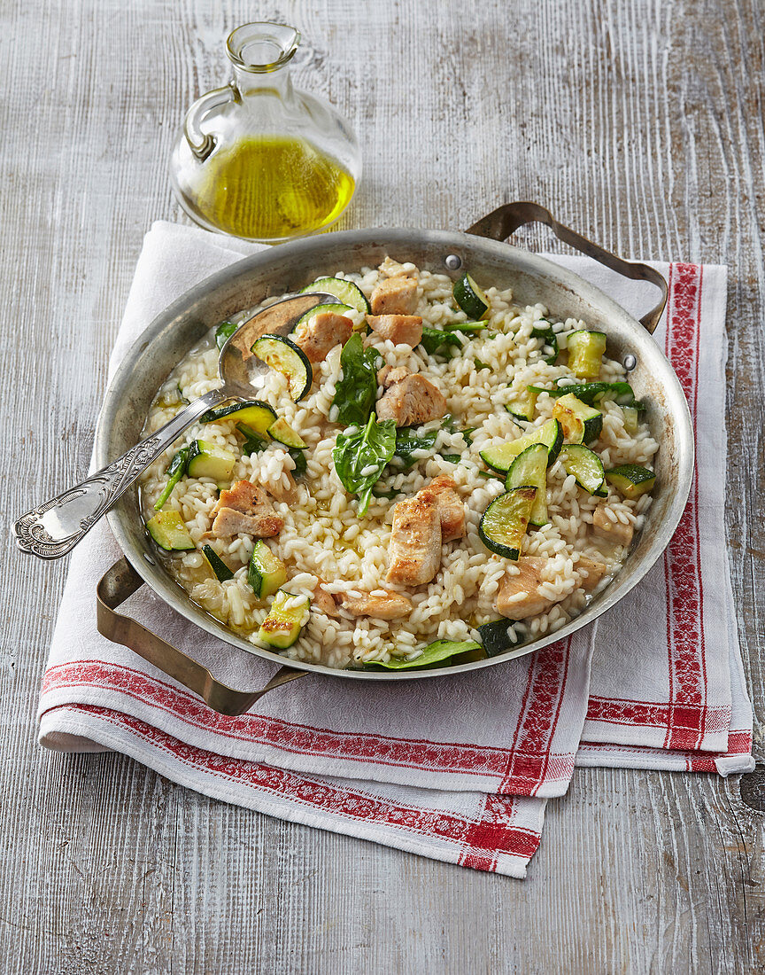 Zucchini-Risotto mit Hühnchen