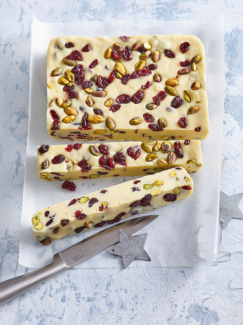 White caramels with cranberries and pistachios
