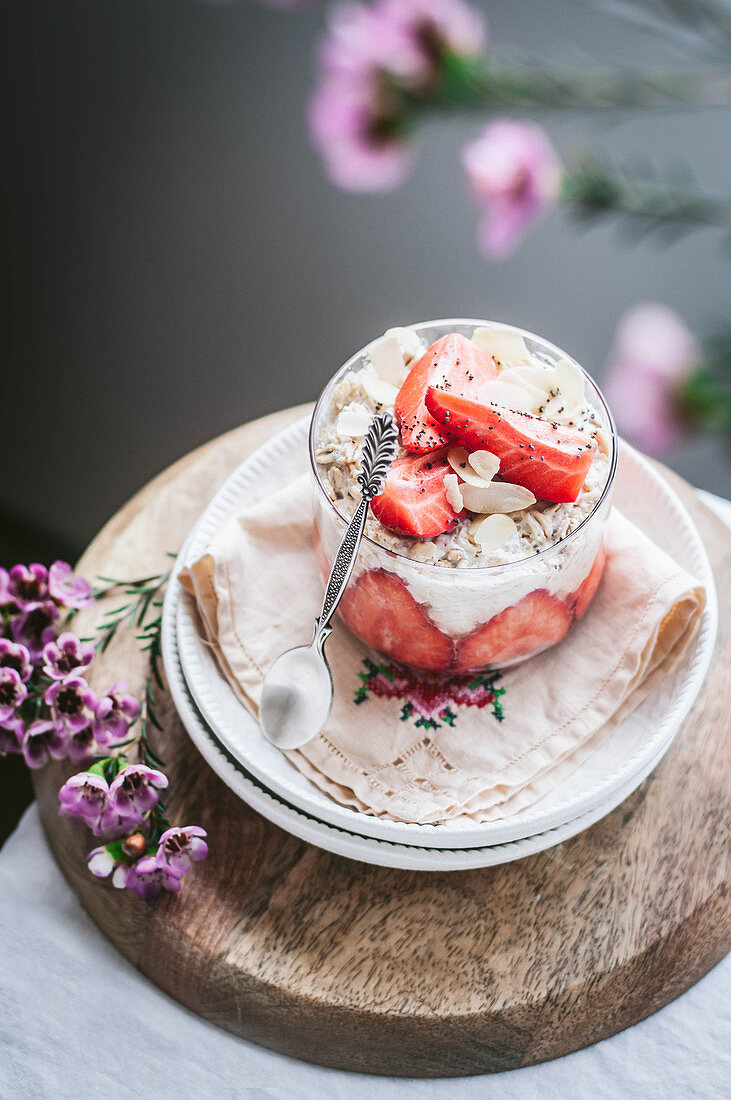 Overnight oats with strawberries