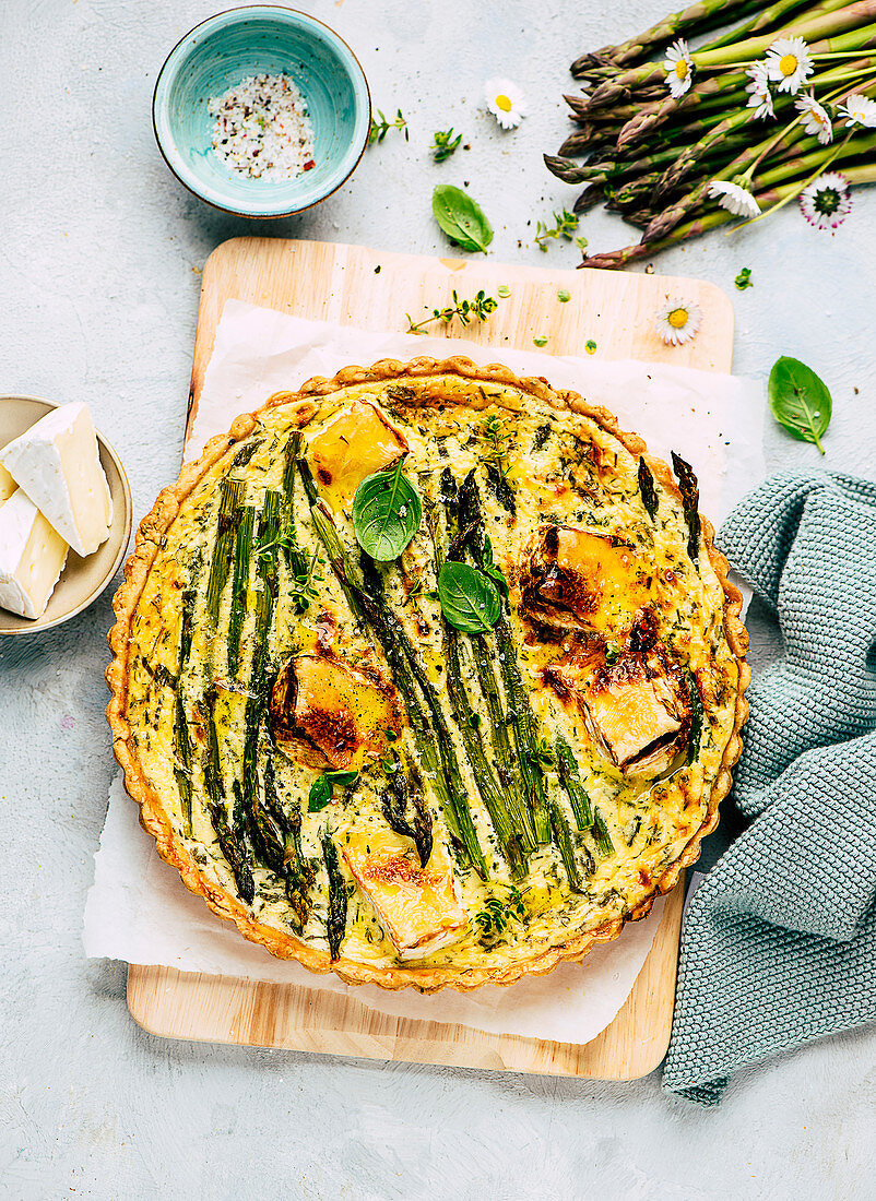 Asparagus quiche with brie