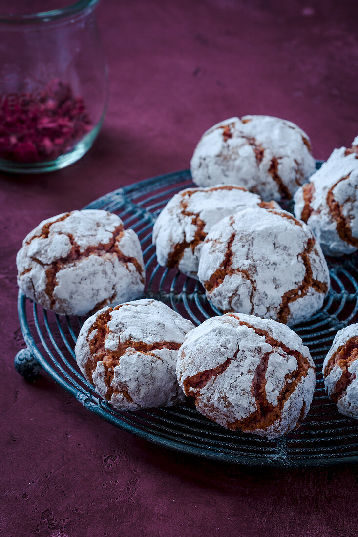 Raspberry amaretti