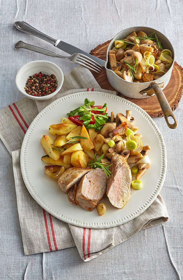 Schweinefilet mit Pilzen und Kartoffeln