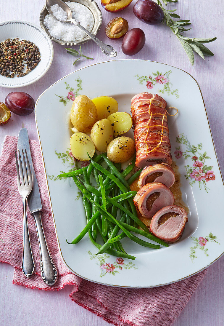 Pork tenderloin with plums