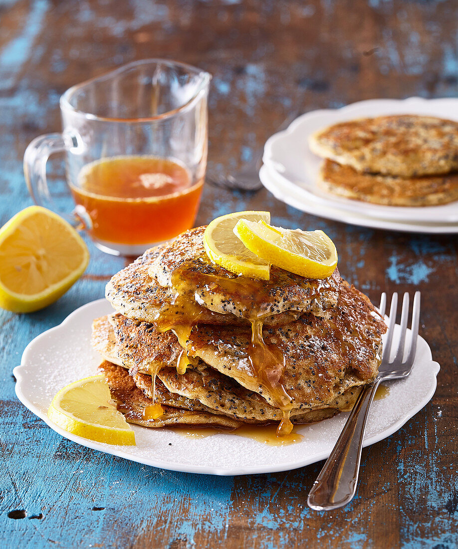 Poppy seed and lemon pancakes with honey