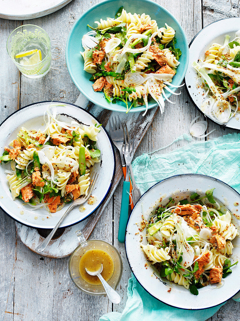 Asparagus and salmon pasta