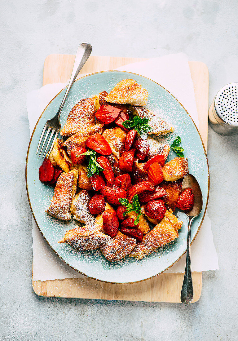 Kaiserschmarrn with baked strawberries