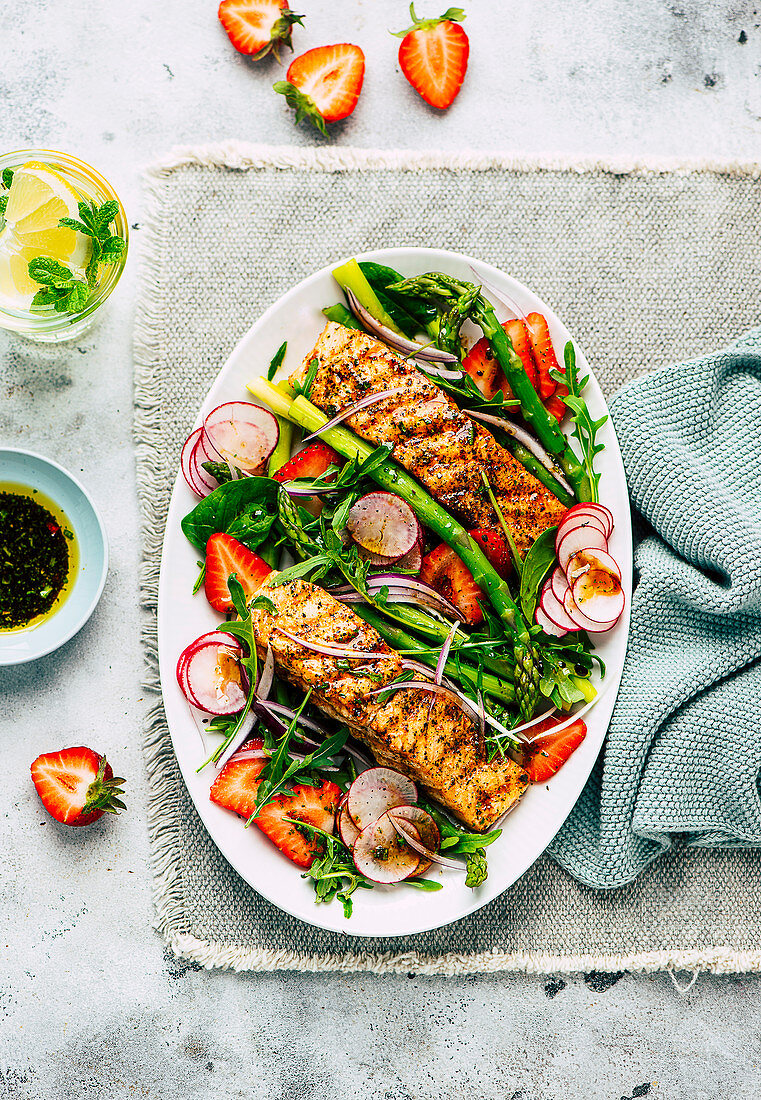 Strawberry and asparagus salad with salmon