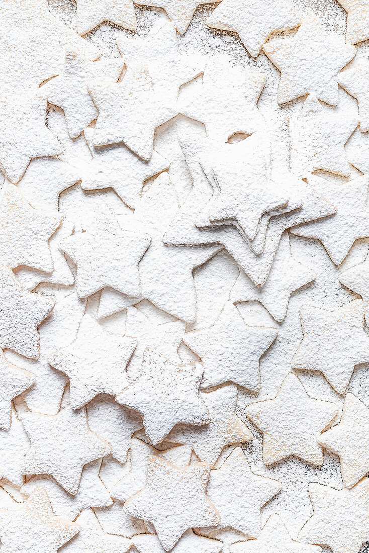 Star-shaped butter cookies, dusted with powdered sugar (full screen)