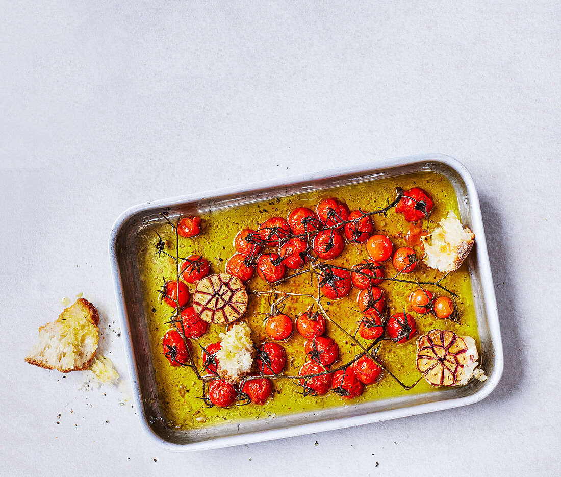 Slow-cooked vine tomatoes with garlic