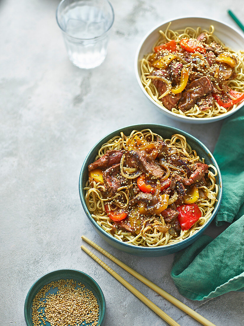 Pepper steak with noodles