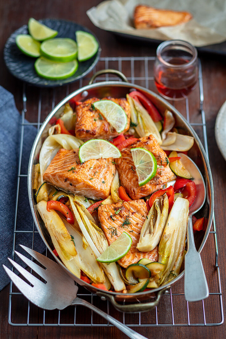 Salmon bake with chicory and pepper